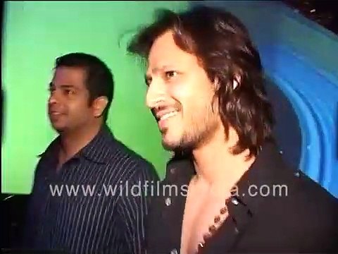Vivek Oberoi attends Bollywood party barefoot - Style statement?