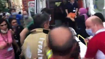 Gaziosmanpaşa'da hastanenin asma tavanı çöktü: 3 yaralı