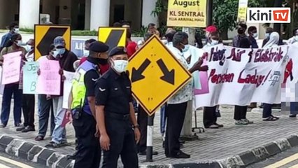 Kecoh! Hasrat pekerja ladang serah memorandum dihalang polis
