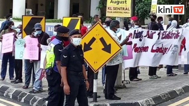 Kecoh! Hasrat pekerja ladang serah memorandum dihalang polis