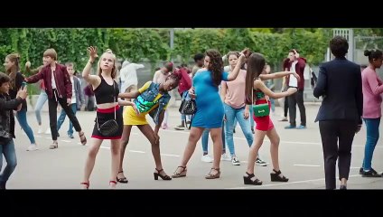 Netflix présente ses excuses après avoir été accusé d'hypersexualiser des enfants dans un visuel utilisé pour promouvoir le film français 'Mignonnes'
