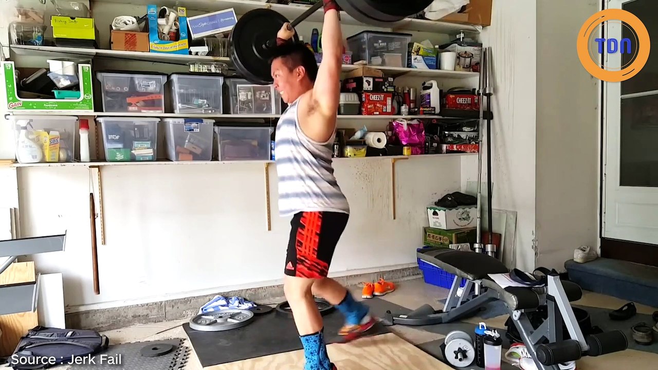 Régis fait de l'haltérophilie et il va pas être déçu !