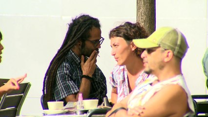 Un juez anula la nueva orden de la CAM que prohíbe fumar en la vía pública