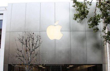 Apple first US company to be valued at $2tn