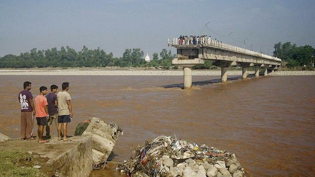 Floods: ప్రమాదకరస్థాయిలో రామప్ప చెరువు,కోనా రెడ్డి చెరువు కు గండి ! పోటెత్తుతున్న వరద నీరు...!!