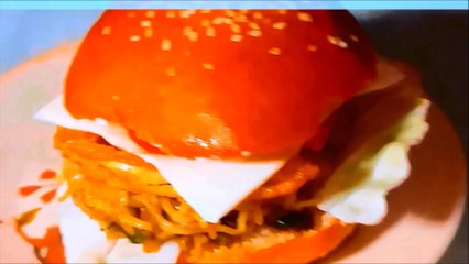 How to make Yummy Maggi Burger | मैगी बर्गर रेसिपी | बर्गर कसा बनवावा