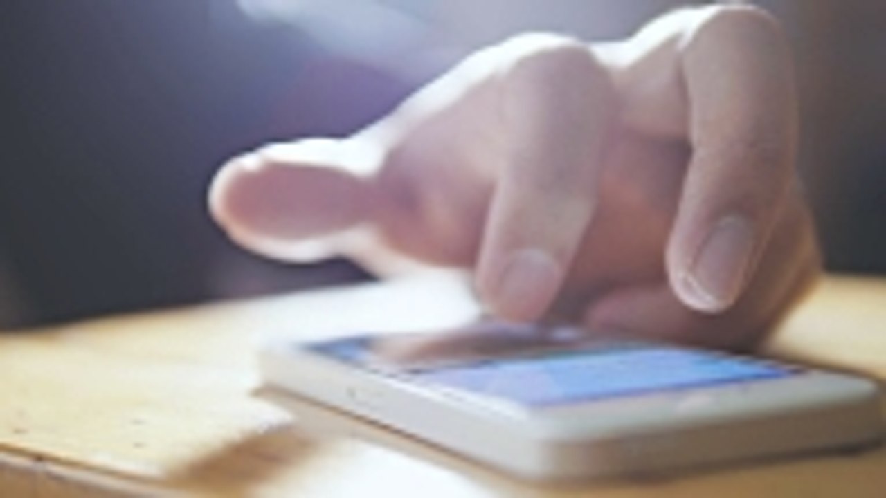 Qu'est-ce que le "Doom Scrolling" ? Et comment se libérer ?