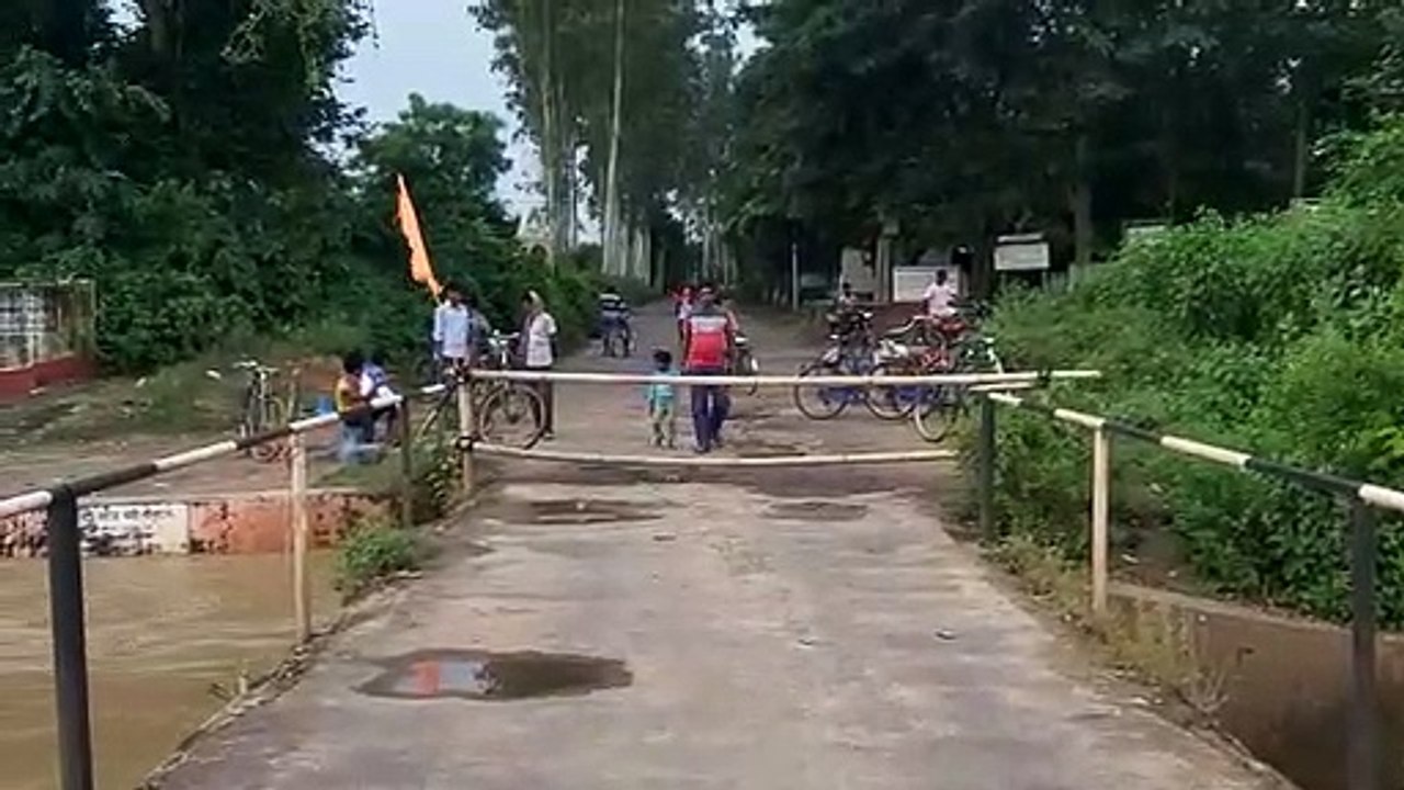 সাবধান: এমন জলে ডুবতে পারে গাড়ি সমেত মানুষও!