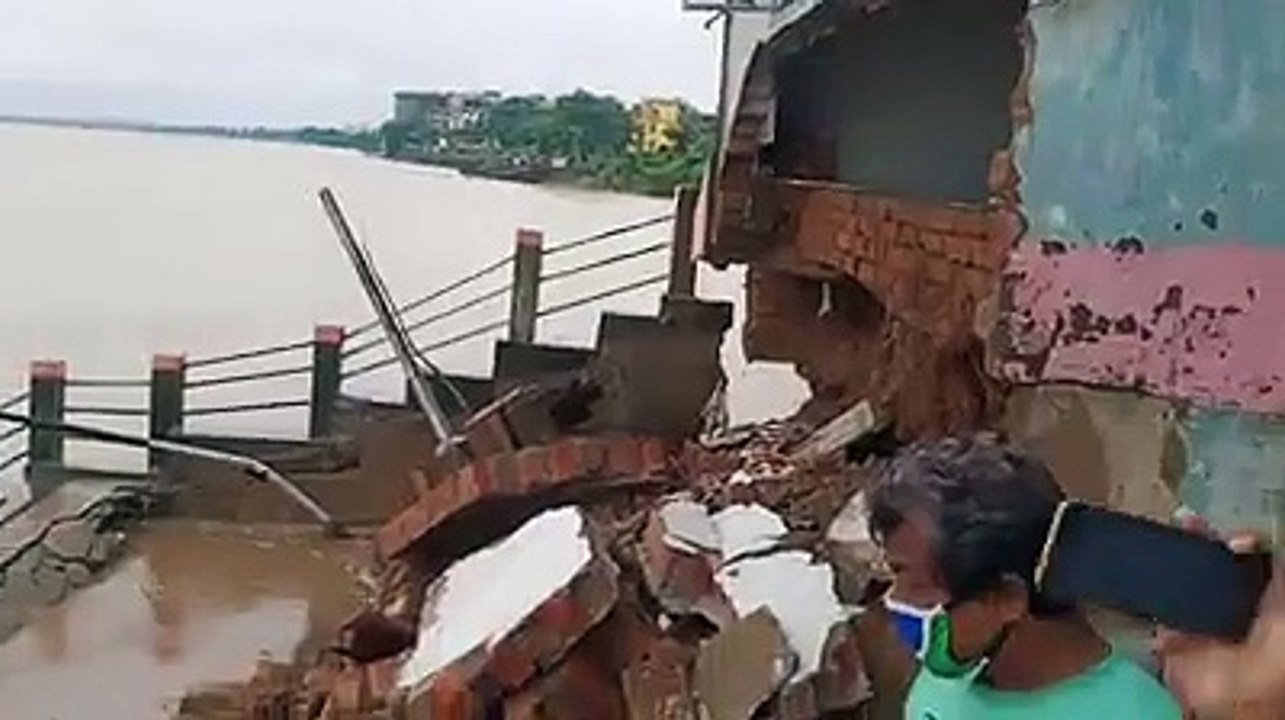 হড়পা বান! ভাঙলো গঙ্গার ঘাট