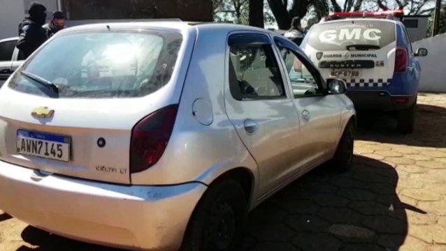 Celta com registro de furto é localizado pela Guarda Municipal no Bairro Guarujá