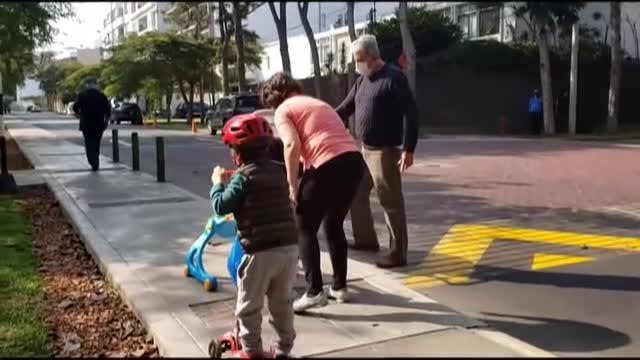 La tasa de contagios de COVID-19 en niños crece un 75% en Perú