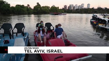 Vízibicikli-mozi nyílt Tel-Avivban