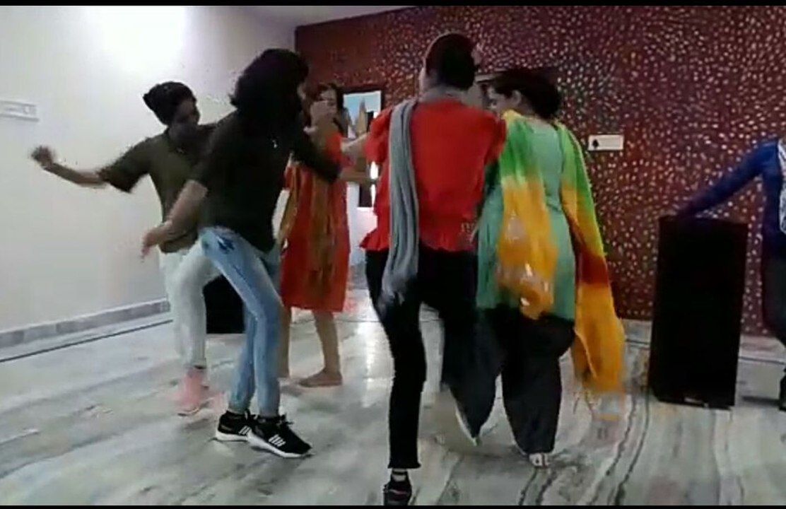 जन्मदिन पार्टी की आयोजक महिला जेल प्रहरी निलम्बित, डीआइजी करेंगे पूरे मामले की जांच