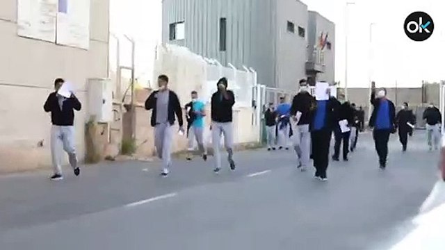 Rocío de Meer denuncia cómo sesenta argelinos que han entrado de manera ilegal campan a sus anchas por Almería