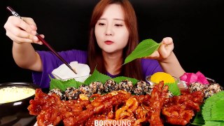 ASMR (cook) grilled chicken feet with charcoal, rice balls.  MUKBANG