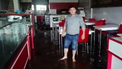 Samsun'da şiddetli yağış su baskınlarına yol açtı