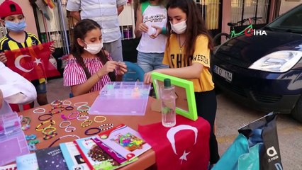 Alaşehir'de çocuklar bileklik satarak gelirini sokak hayvanları için bağışladı