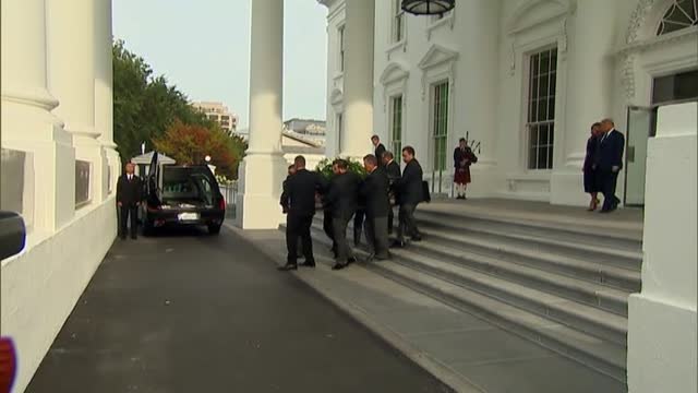 Trump celebra el funeral por su hermano Robert en la Casa Blanca