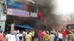 गोण्डा: वोडाफोन शोरूम की बिल्डिंग में लगी आग से लाखों का नुकसान