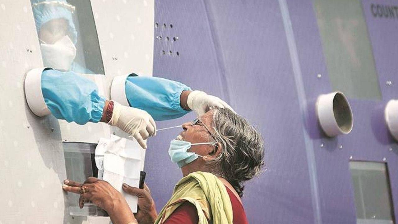 COVID-19 Cases Cross 1 Lakh Mark In Telangana తెలంగాణ గ్రేటర్ పరిధిలో మళ్లీ పెరుగుతున్న కేసులు!!