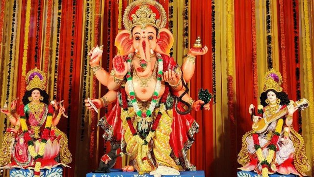 Khairatabad Ganesh 2020: పూర్తి భిన్నంగా ధన్వంతరి గణపతిగా ఖైరతాబాద్ గణేష్.. భక్తులకు అనుమతి లేదు !