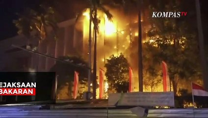 Detik-Detik Kebakaran Gedung Utama Kejaksaan Agung