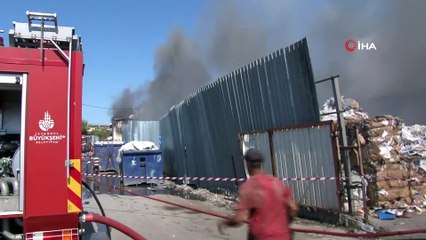 - Ümraniye'de hurdalık alan alev alev yandı