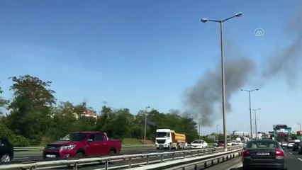 Ümraniye'de kağıt geri dönüşümü yapılan işletmede yangın - İSTANBUL