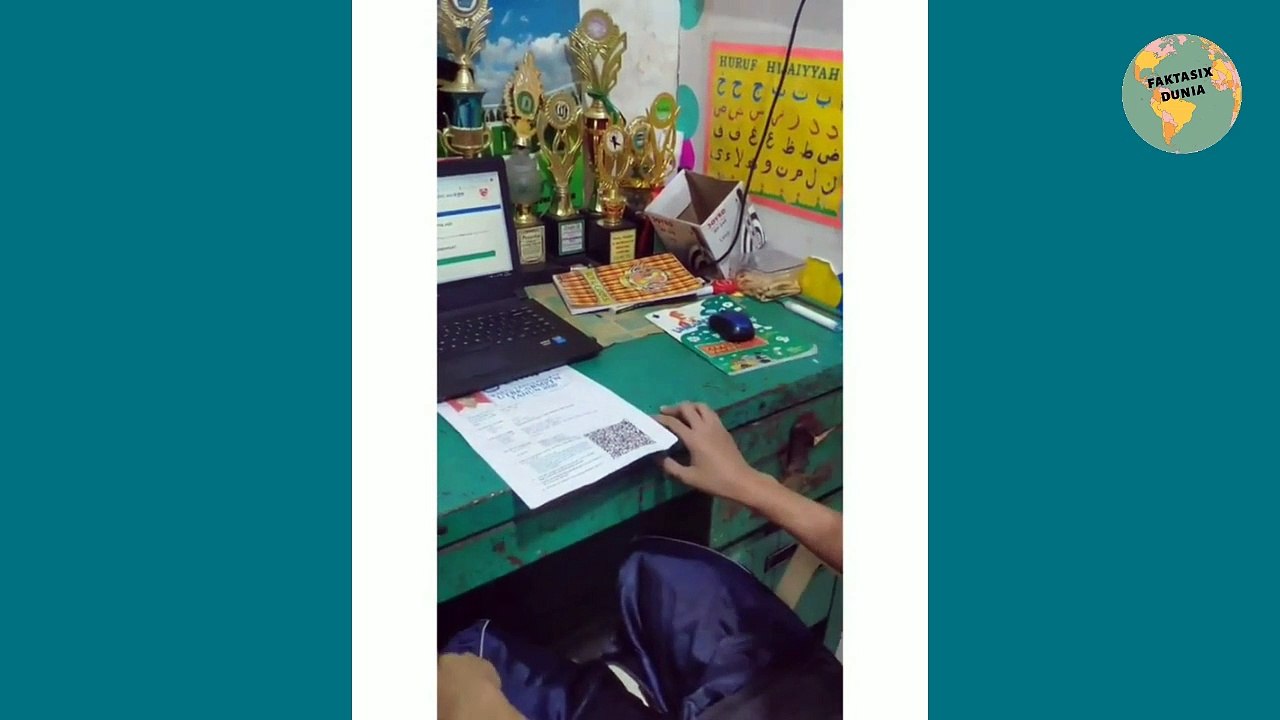 Bikin haru, cowok ini dipeluk erat ibunya setelah 2 kali gagal SBMPTN