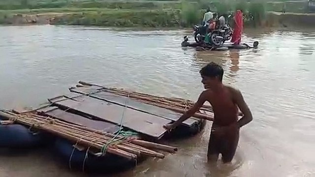 जान जोखिम में डालकर यात्री कर रहे राजस्थान यूपी की सीमा पार