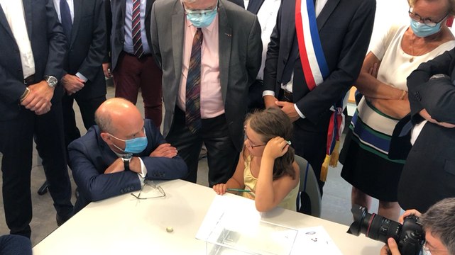 En Vendée, Jean-Michel Blanquer rend visite à un centre de vacances apprenantes