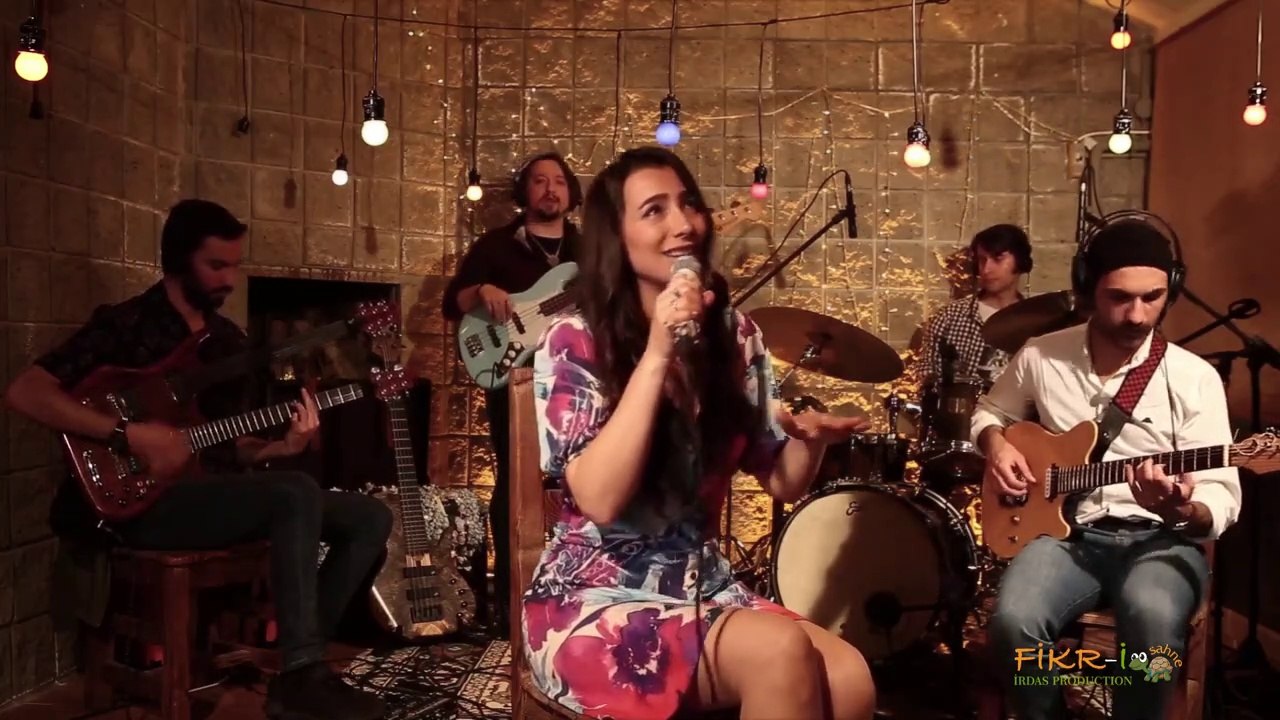 Burcu Yeşilbaş - Esmerim Biçim Biçim (Live)