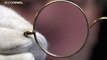 شاهد: بيع نظارات غاندي في مزاد بريطاني مقابل 340 ألف دولار