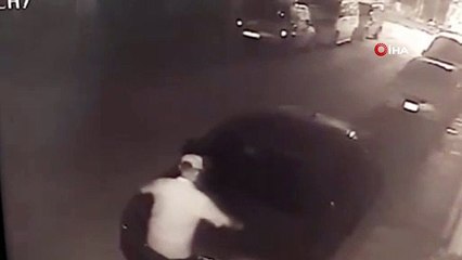 Eski ortağının son model otomobiline zarar veren şahıs kamerada
