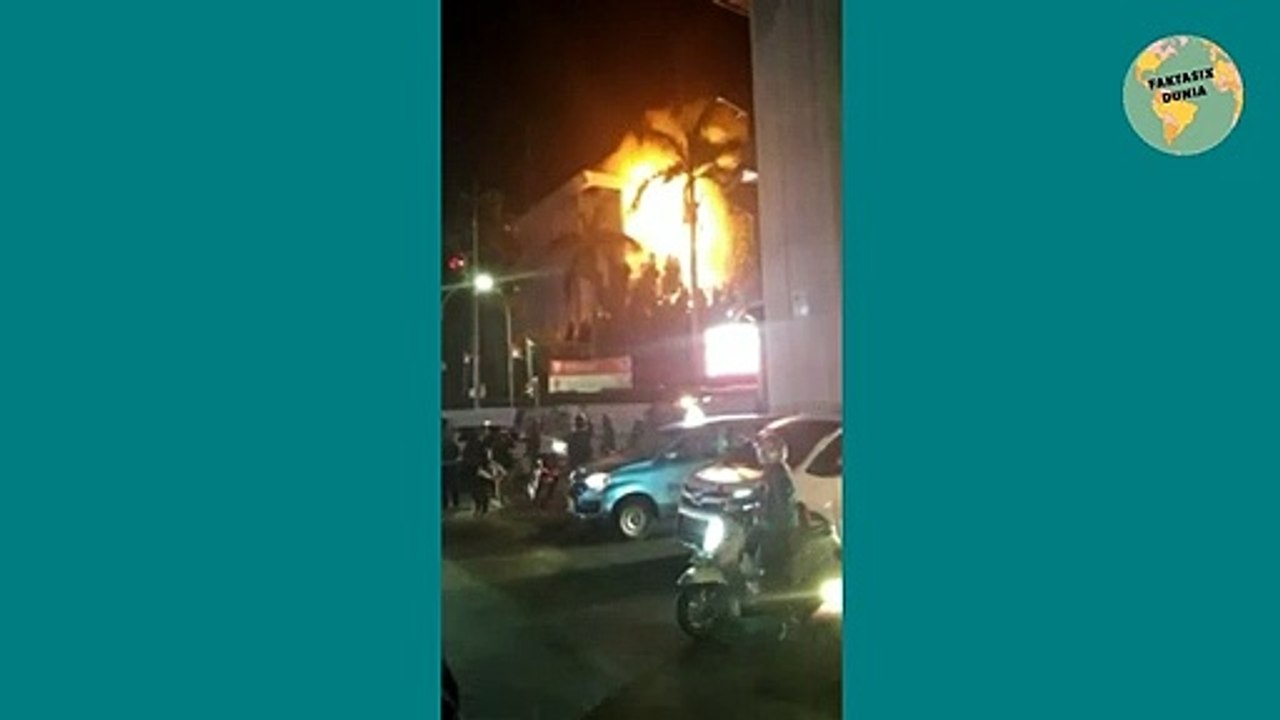 BREAKING NEWS Kebakaran di Kejaksaan Agung, Api Terus Membesar Hampir Hanguskan Gedung Utama