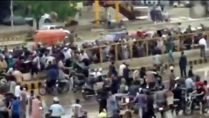 Peoples Traped on Bridge in Heavy Rain