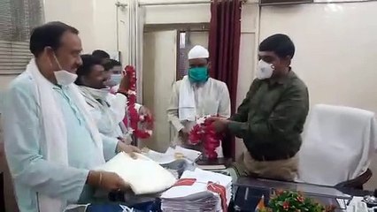 उद्योग व्यापार प्रतिनिधि मंडल के द्वारा एसडीएम को किया गया सम्मानित