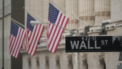 Buffett's Berkshire Hathaway Scores Huge Gains On Apple