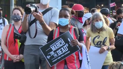 Nueva York marcha en honor a las víctimas de coronavirus