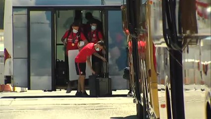 Sevilla recibe con alegría al hexacampeón