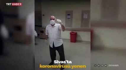 COVID-19'u yenen 75 yaşındaki hasta oynayarak taburcu oldu