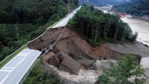 6 kişinin sel sularına kapılarak kaybolduğu Tirebolu-Doğankent yolu böyle görüntülendi