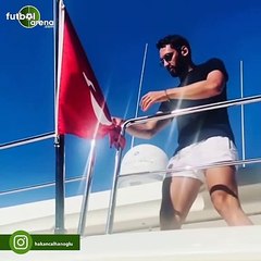 Hakan Çalhanoğlu'nun paylaşımı: "Sevgiyle, özlemle, görüşmek üzere Türkiye’m"