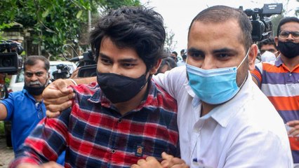 Télécharger la video: Siddharth Pithani reaches DRDO office for CBI questioning