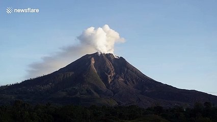 Stunning timelapse shows Mount Sinabung erupting
