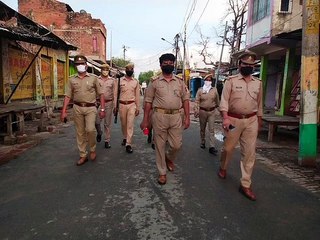 Download Video: आगामी त्योहारों को लेकर पुलिस ने निकाला फ्लैग मार्च