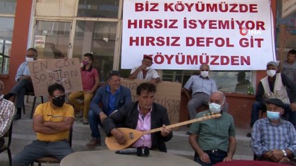 Köyün girişine hırsızlar için pankart asıp, türkü bestelediler
