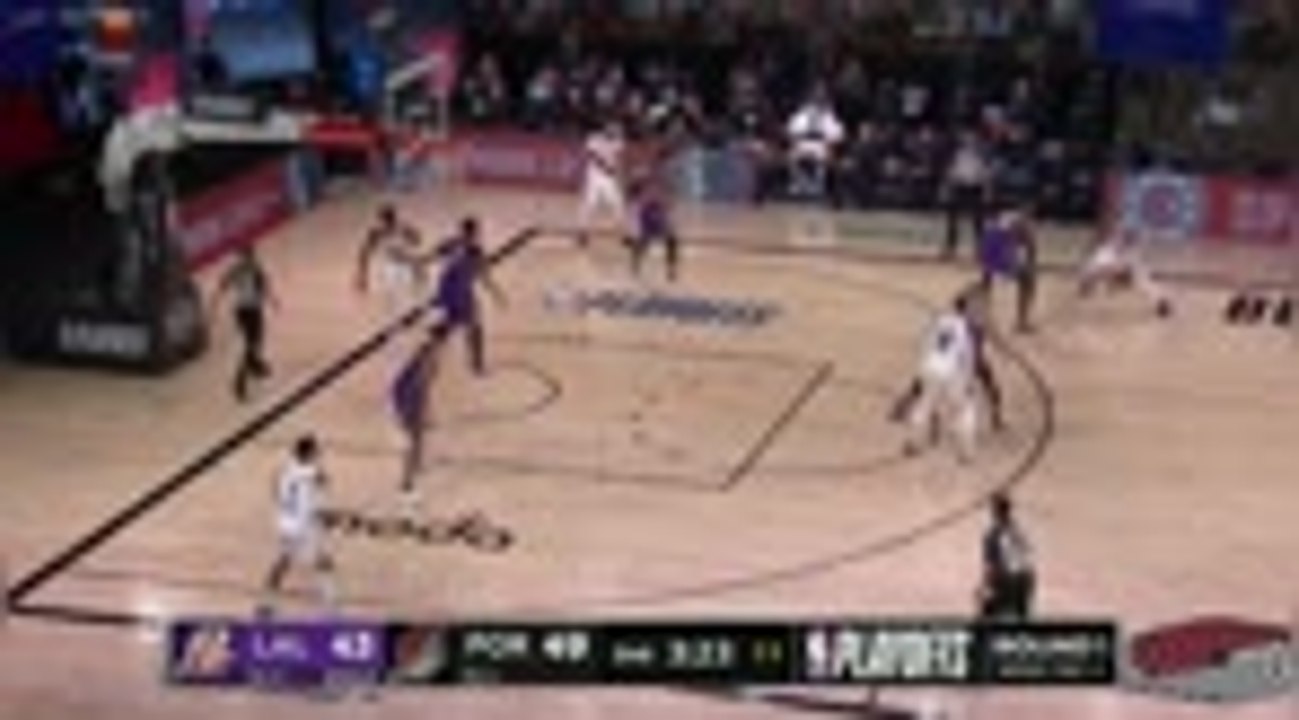 AD shows his power at both ends of the court in Lakers win