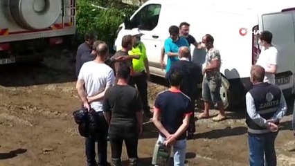 Selde buldukları fındık çuvalını götürmeye çalışırken yakalandılar