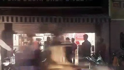 लखीमपुर: साप्ताहिक बन्दी में भी खुल रही दुकाने